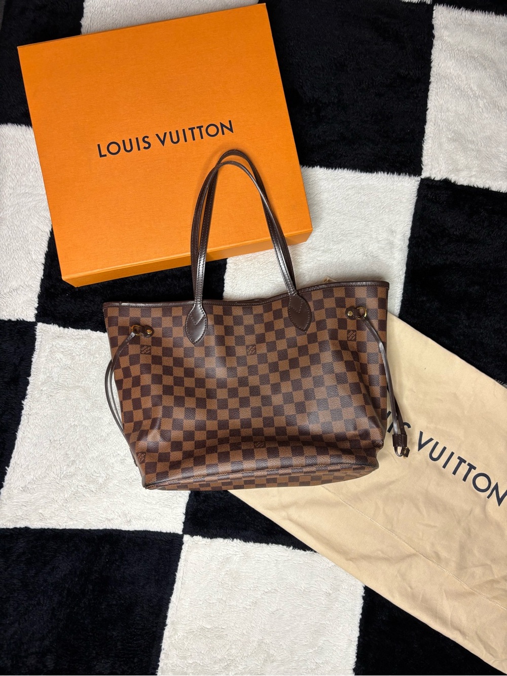 Louis Vuitton Damier Ebene Neverfull MM Tote Bag in Brown 2017